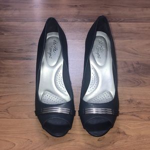 Navy blue high heels.